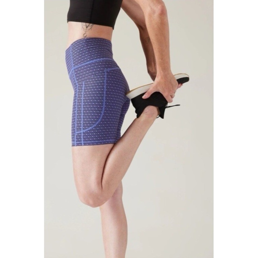 Athleta Size XXS Ultimate Stash Monogram 7" Bike Shorts Purple